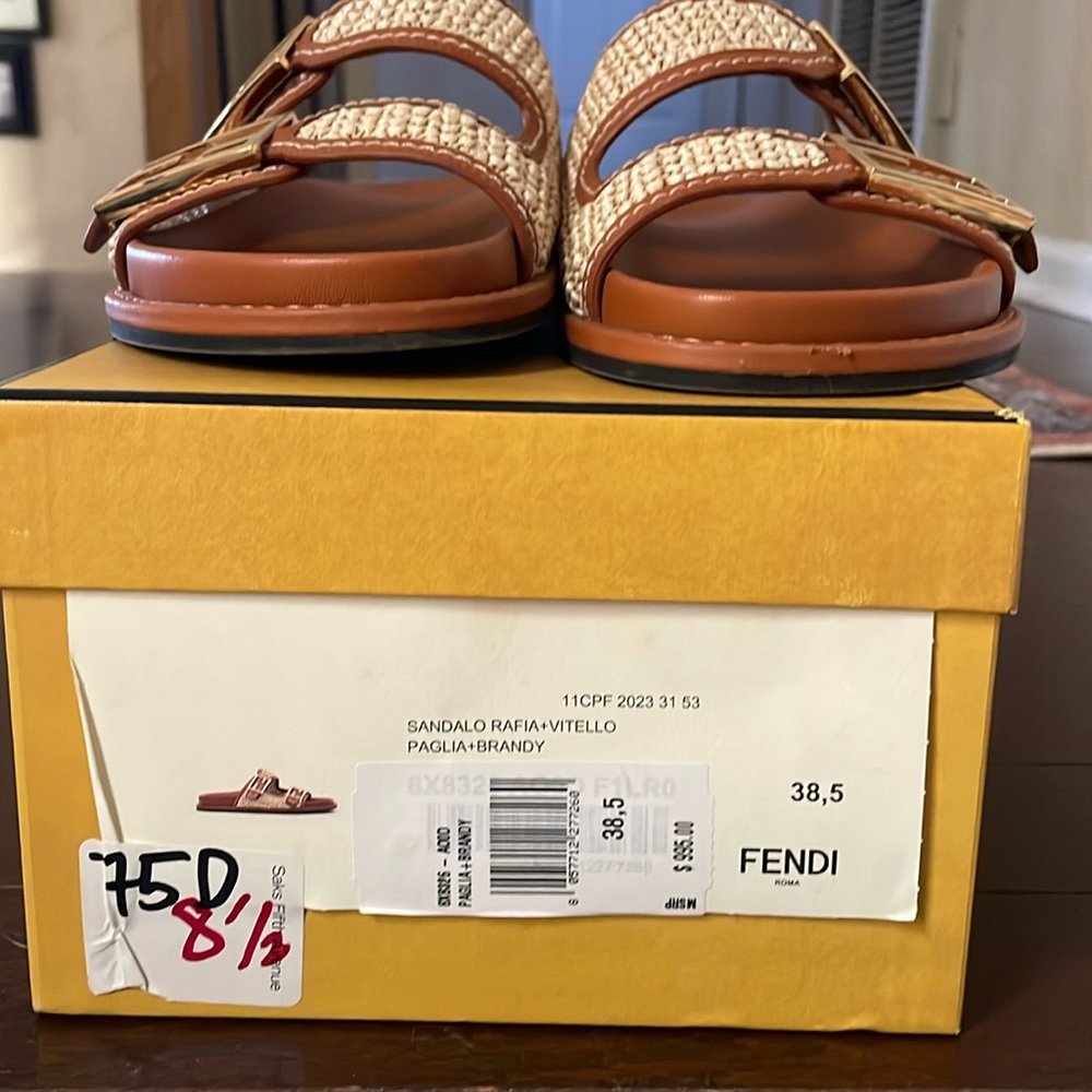 Fendi sandles size 8 1/2